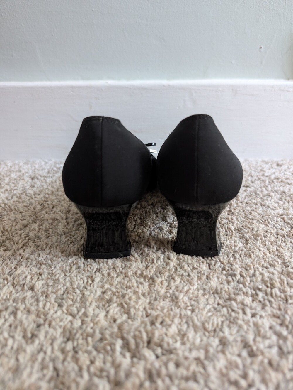 Vaneli Classic Black Kitten Heel Pumps With Point Toe And Bow Details Sz 8W - Picture 4 of 9